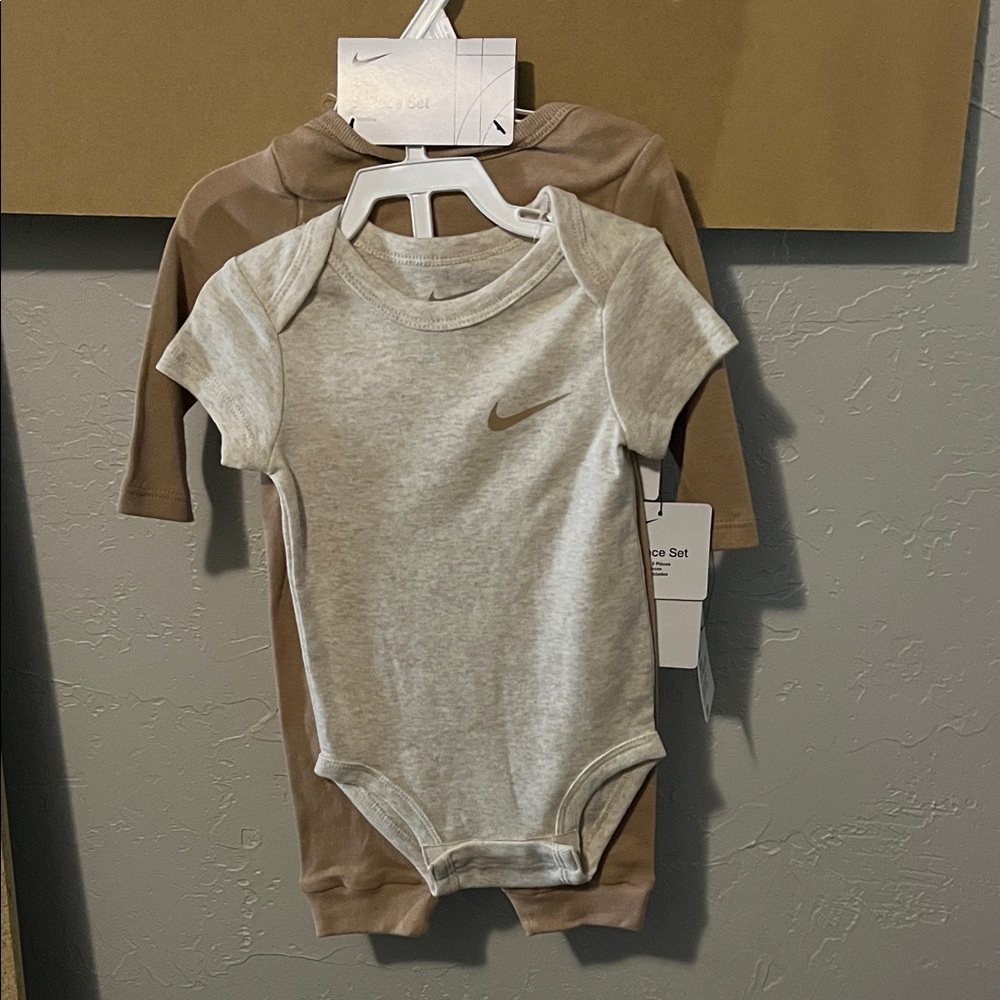 Nike Kids Bodysuit Set - Light cream and brown NWT